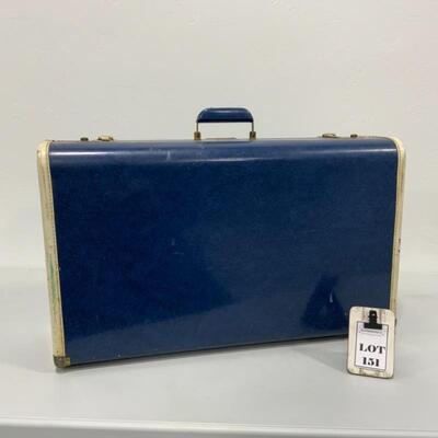.151. VINTAGE | Pennyâ€™s Towncraft Luggage Piece