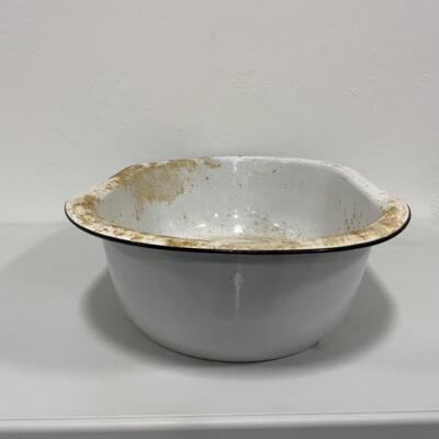 .152. FARM FRESH | White Enamel Basin