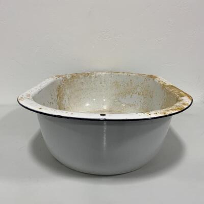 .152. FARM FRESH | White Enamel Basin