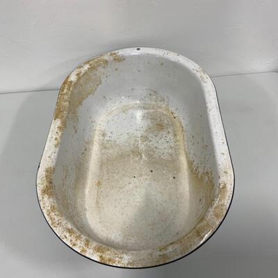 .152. FARM FRESH | White Enamel Basin