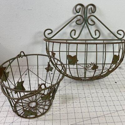 #224 2 wire Ivy Basket dÃ©cor 