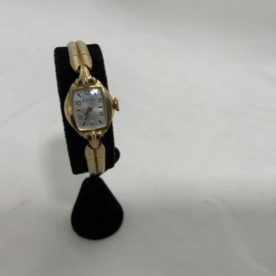.171. VINTAGE | Womenâ€™s Bulova Wristwatch