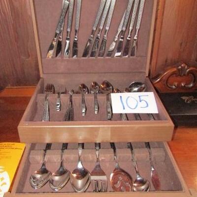 LOT 105  SET OF FLATWARE IN CHEST