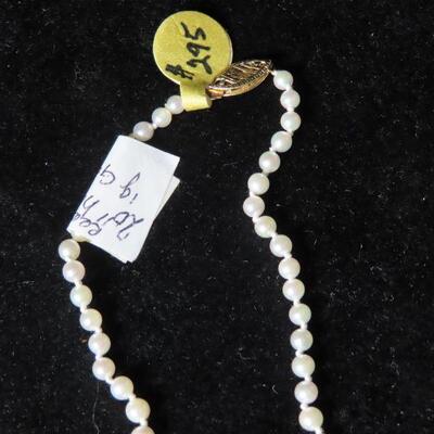 Vintage pearl necklace 