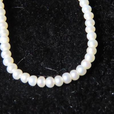 Small vintage pearl necklace 