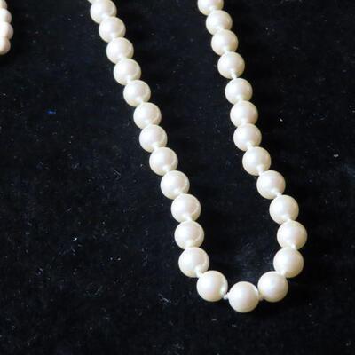 2 pearl necklaces