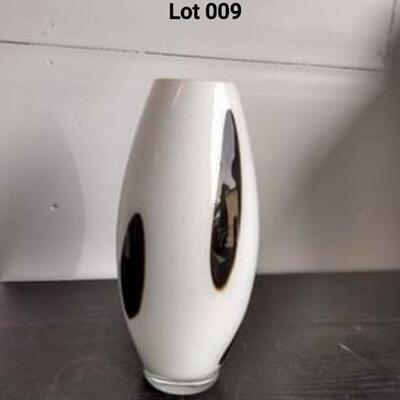 Lot 009  Modern Glass Vase