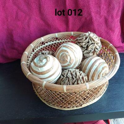 Lot 012  Basket with decorative balls