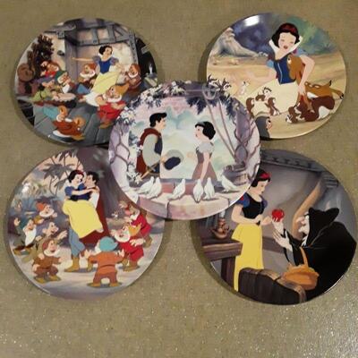 Lot 5 Snow White Collector Plates