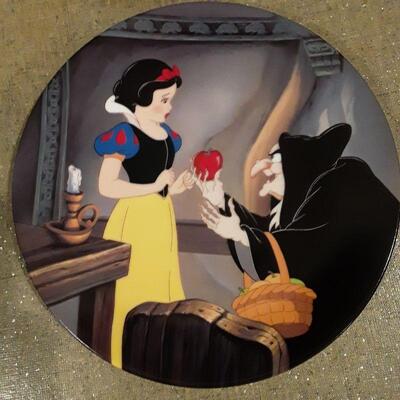 Lot 5 Snow White Collector Plates