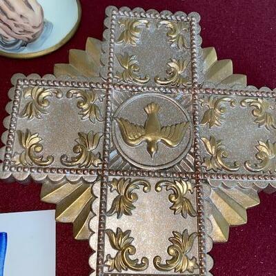 Lot 171 - Home Interiors Cross and Bell