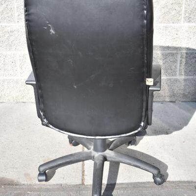 Black Rolling Office Chair. Needs Cleaning