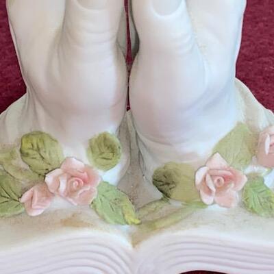 Lot 173 - Religious items