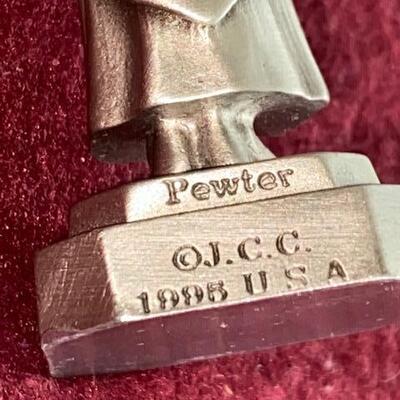 Lot 173 - Religious items