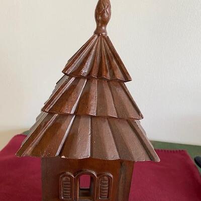 Lot 185 - Birdhouse candleholder
