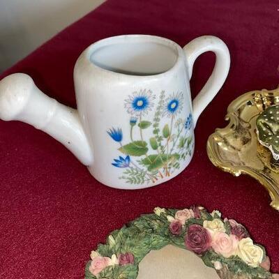 Lot 192 -  assorted items