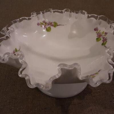 Fenton ruffled bowl w/purple flowers