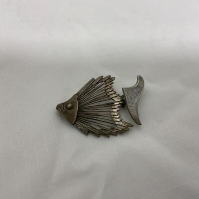 .185. STERLING | VINTAGE | Unique Spiny Fish Brooch | 7g