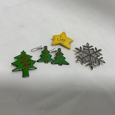 .195. Holiday Jewelry Lot