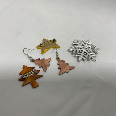 .195. Holiday Jewelry Lot