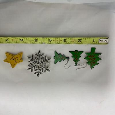 .195. Holiday Jewelry Lot