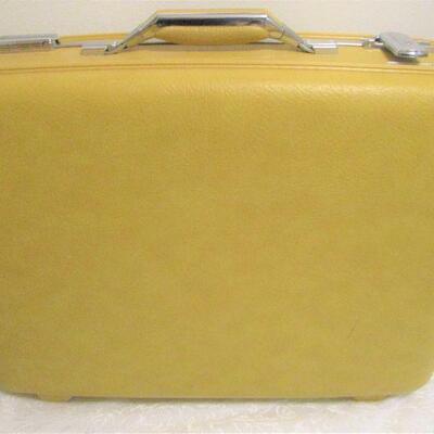 #4 Vintage American Tourister Suitcase