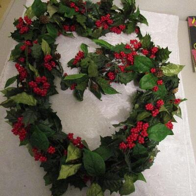 #13 Six foot fabric garland with red berries