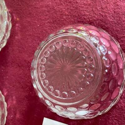 Lot 213 - 8 small glass bowls