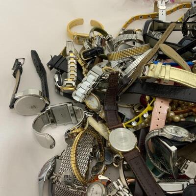 .202. MASSIVE LOT 70+ | Menâ€™s and Womenâ€™s Watches