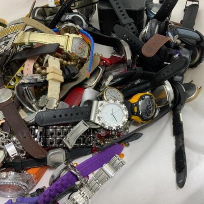 .202. MASSIVE LOT 70+ | Menâ€™s and Womenâ€™s Watches