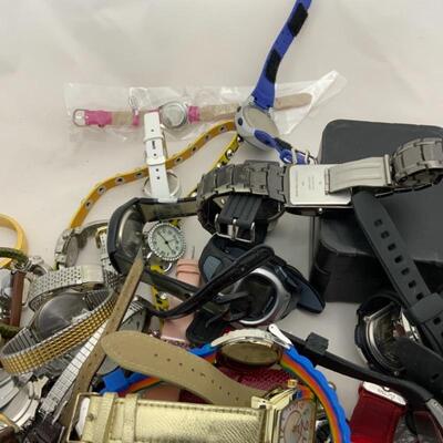 .202. MASSIVE LOT 70+ | Menâ€™s and Womenâ€™s Watches