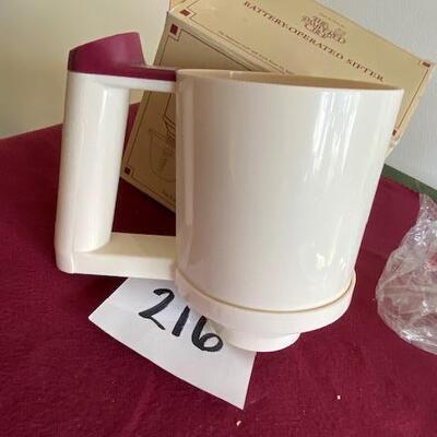 Lot 216 - The Pampered Chef Sifter