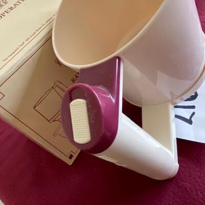 Lot 216 - The Pampered Chef Sifter