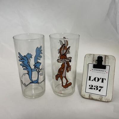 .237. VINTAGE | Looney Tunes | 1973 | Wile E Coyote | Road Runner