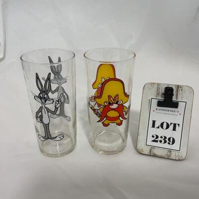 .239. VINTAGE | Looney Tunes | 1973 | Buggs Bunny | Yosemite Sam