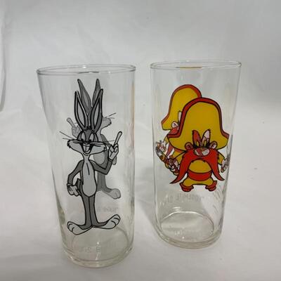 .239. VINTAGE | Looney Tunes | 1973 | Buggs Bunny | Yosemite Sam