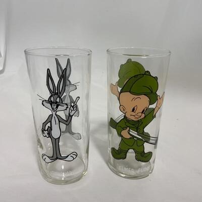 .242. VINTAGE | Looney Tunes | 1973 | Buggs Bunny | Elmer Fudd