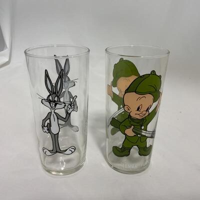 .242. VINTAGE | Looney Tunes | 1973 | Buggs Bunny | Elmer Fudd