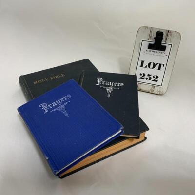 .252. King James Version Bible | 2 Prayer Books