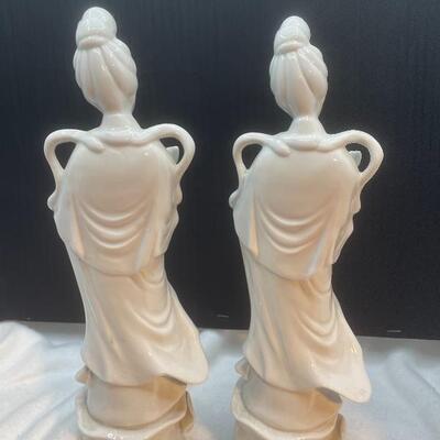 Porcelain twins