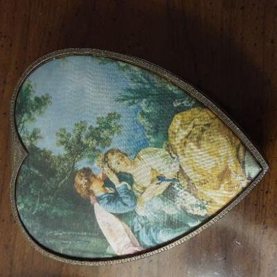 jewelry/music box-non functioning