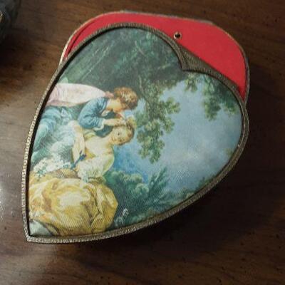 jewelry/music box-non functioning