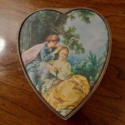 jewelry/music box-non functioning