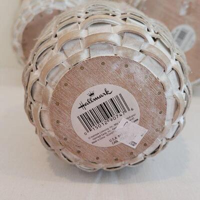 Lot 26: Hallmark Wood Handle Whitewashed Nesting Baskets