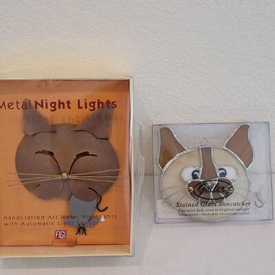 Lot 39: NEW Metal Cat Night Light & Cat Suncatcher