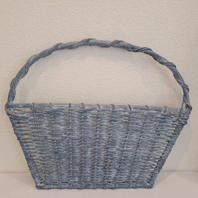 Lot 42: Flat Blue Hanging Wall Art Basket