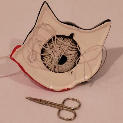 Lot 51: Vintage Cat String & Scissors Holder
