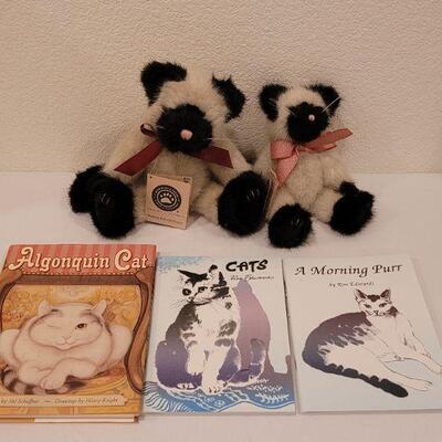 Lot 56: (2) Boyd's Bear Siamese Cats & (3) BOOKS
