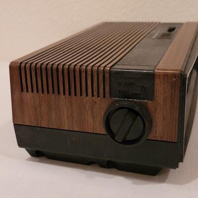 Lot 70: Vintage GE Flip Clock Radio