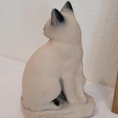 Lot 85; Vintage C. COUNTER Print & Sculpted Treasures Cats (kitten missing an eye)